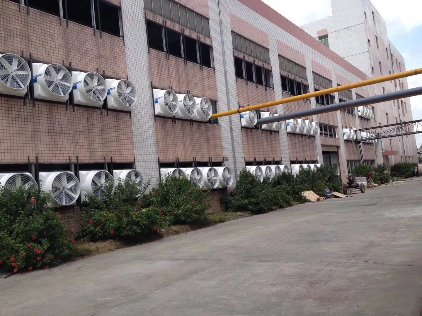 模具行业负压风机通风方案